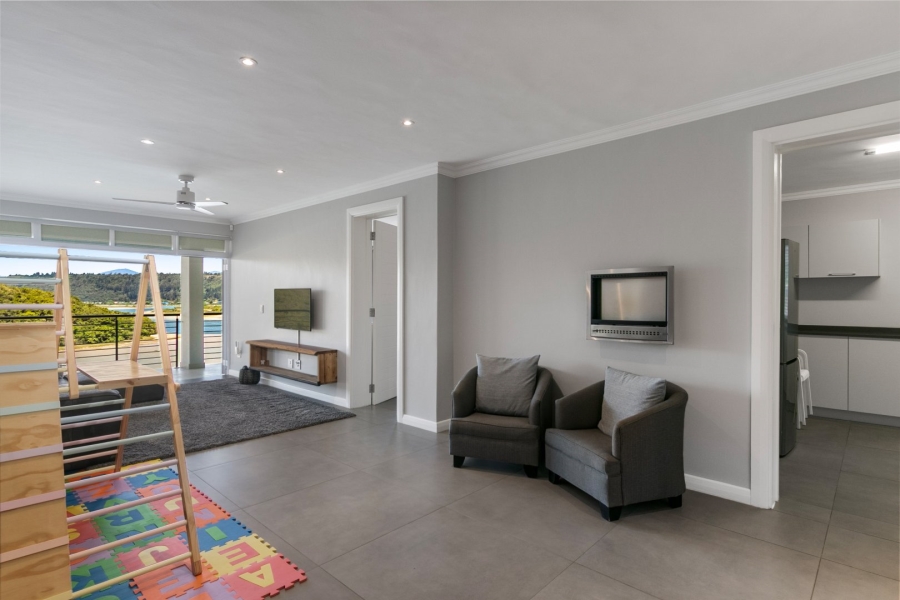 4 Bedroom Property for Sale in Kingfisher Creek Western Cape